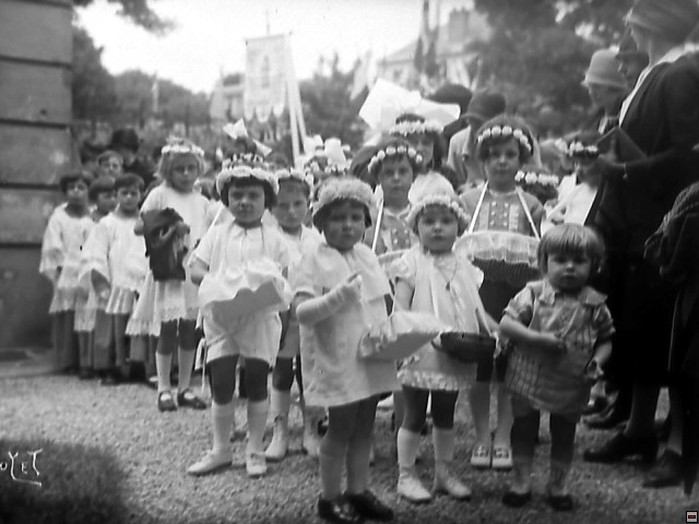 procession 1927 (2).jpg